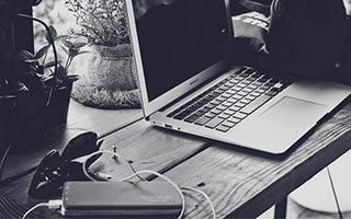 女友大方回应恋情：我很开心，我很爱亚马尔