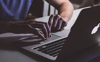 华体会官网-胜利被扳平！西马坎送点，多萨里点射破门扳平比分